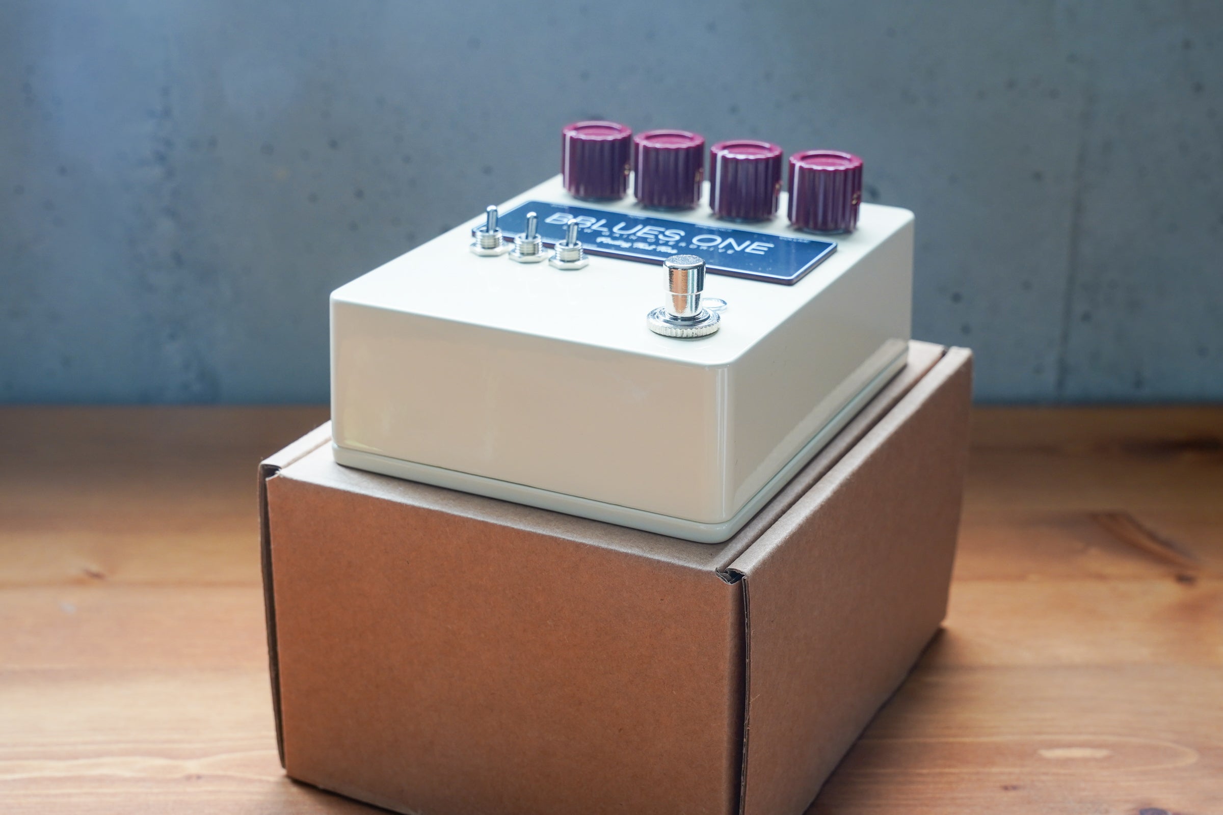 BBLUES ONE Vintage White