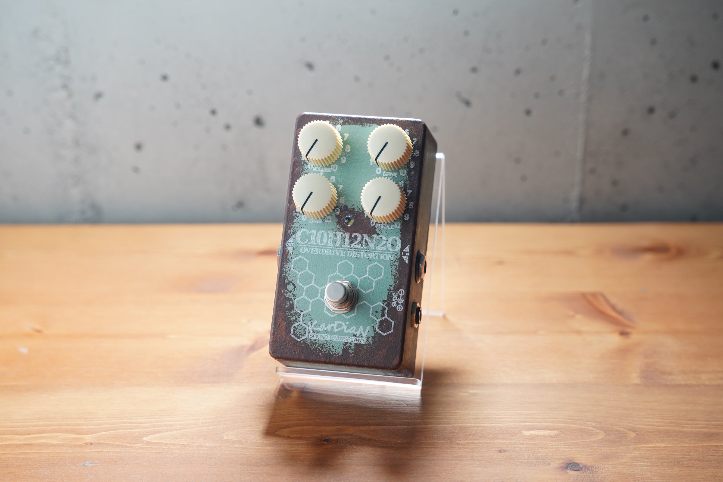 【USED】KarDiaN / Serotonin