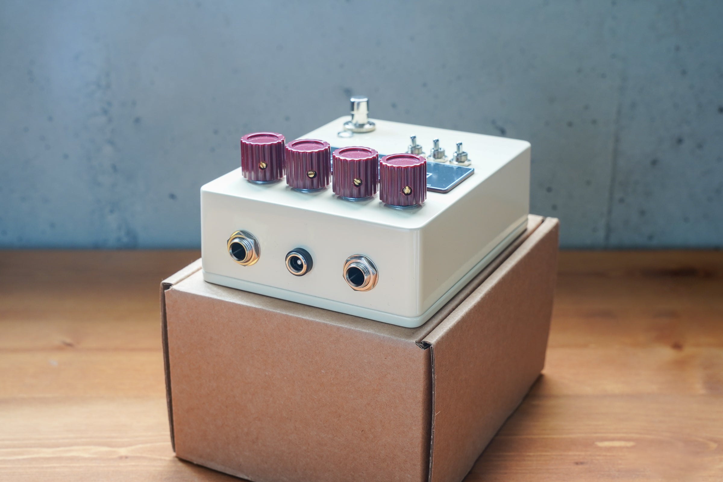 BBLUES ONE Vintage White