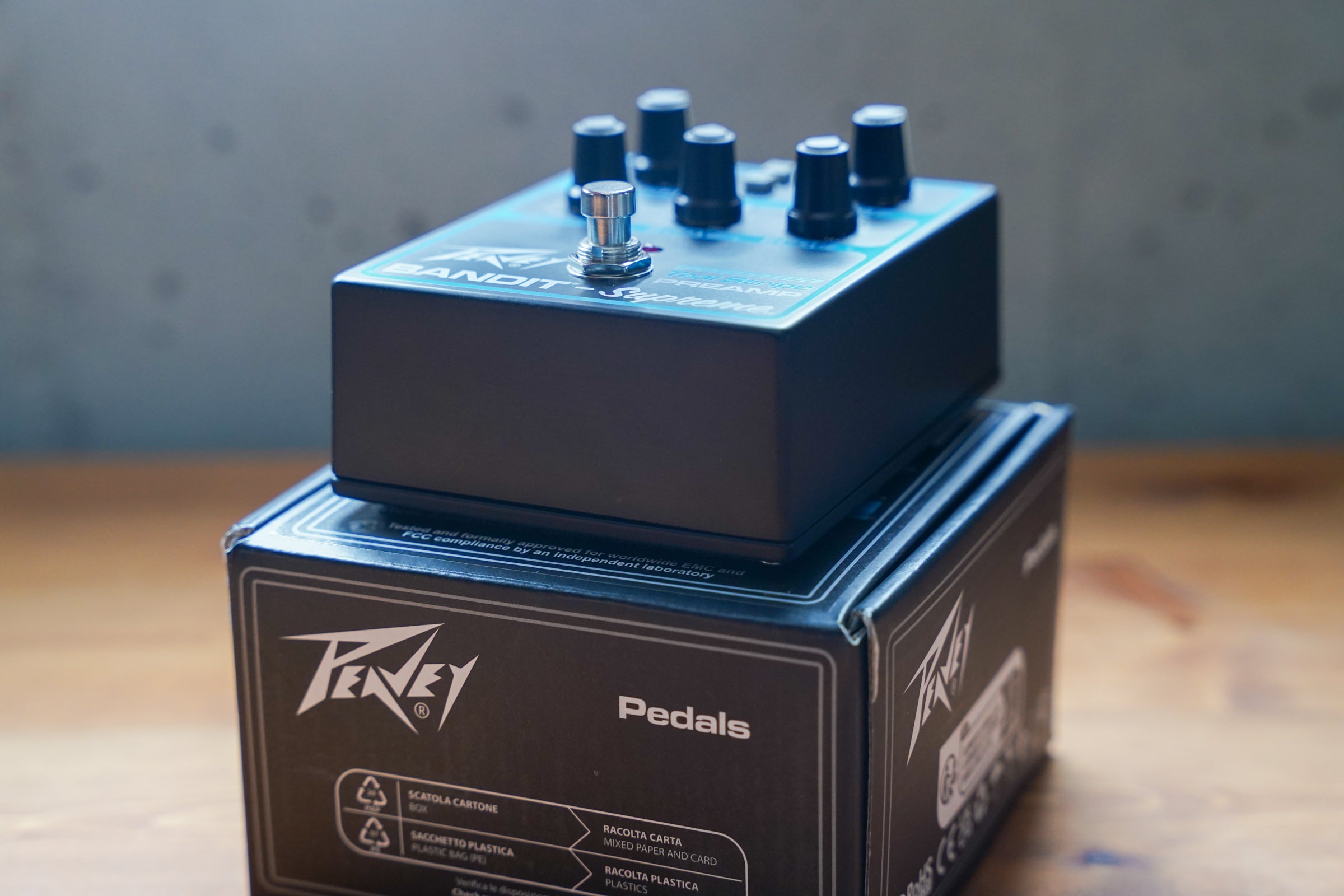 【次回入荷1ヶ月後】Bandit Supreme Teal Stripe Preamp Pedal