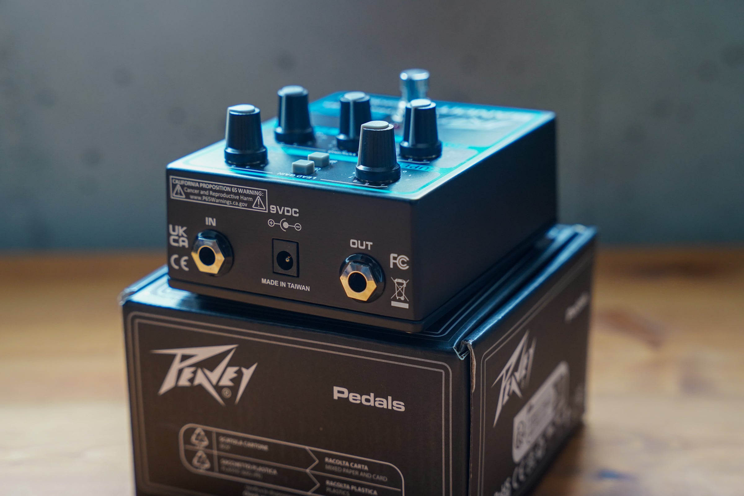 【次回入荷1ヶ月後】Bandit Supreme Teal Stripe Preamp Pedal