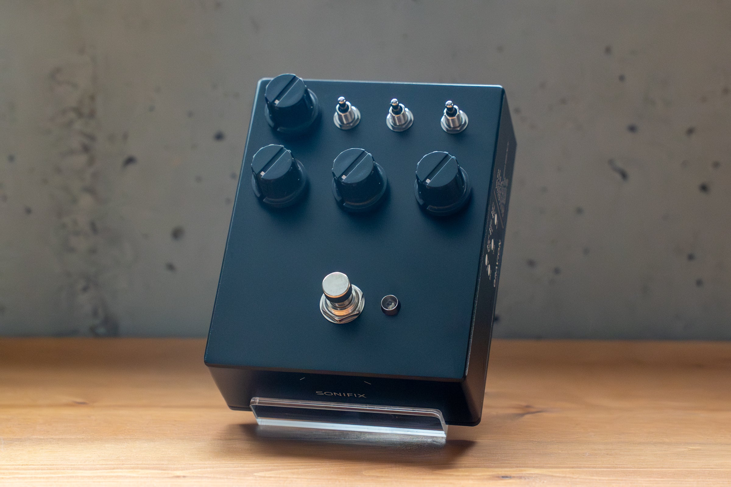 ベースエフェクター gravelstorm used】SONIFIX / Gravel Storm Bass Overdrive【GIB横浜】 - Geek IN Box
